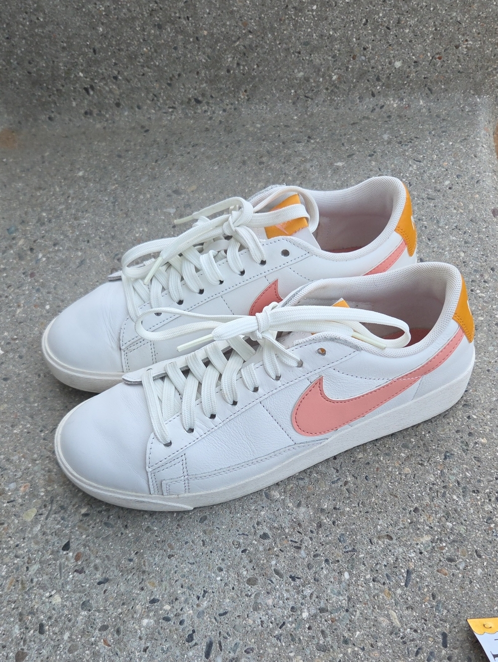 Nike ~ Shoes Women Sz 8.5 Blazer Low SE Sneaker Summit White & Pink Quartz